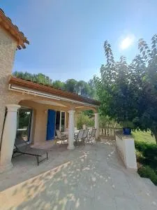 Belle villa entre garrigue et rivière - Pierrerue