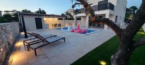 Villa FARO - new house, near beaches, heated pool, playroom, bbq, Salvore - Istria 