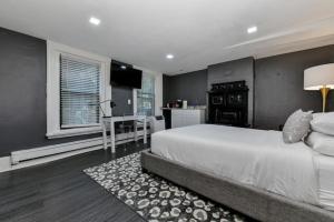 Centrally located Stay In Bostons Bay