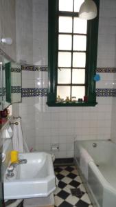 Casa antigua en San Isidro a una cuadra de la estación