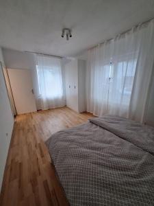 Central apartment with terrace and parking space