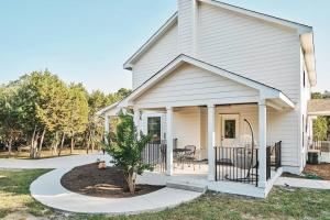 Hill Country Farmhouse by Canyon Lake & Wimberley