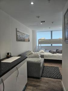 Small Studio for Group of 5 in Delta Croydon DPF3 - Ubytování bez kategorie ve městě Croydon