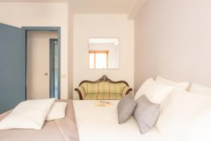 Quieta 6 - Renovated 70s Apartment - ItalyWeGo