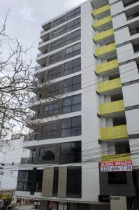 Apartamento Exclusivo Frente al Mall con WiFi, Parqueadero y Vista Panorámica