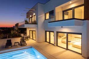 Villa Mia with Heated Pool 
