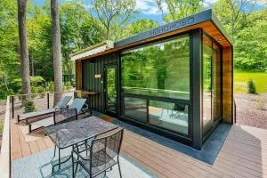 Modern Riverside Cabin w Hot Tub Fire Pit Kayaks - Rileyville