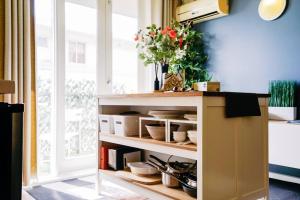 Beach-Side Studio Apt with parking spot