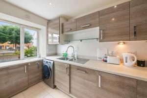 Reading Deluxe-Contractor,Business,Family,Parking In Reading