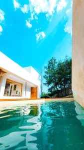 Casa de lujo CON ALBERCA - Umecuaro