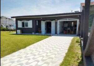 Casa com Piscina 350m do mar