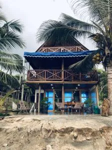 THE SHARK CABAÑA FRENTE al MAR - La Poza