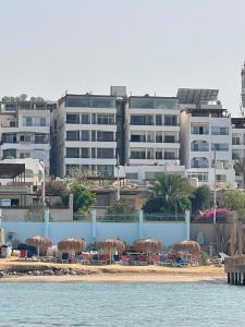 Sea view apartment 10 , in city center front of the sea F 10