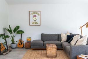 Black Cockatoo - Oceanstays - Pet Friendly