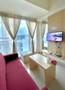 Onebad room - 1 ruang Tv & 1 Kamar tidur at Treepark serpong