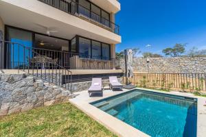 Private and heated POOL with ARCH VIEW new condo! - Ubytování bez kategorie ve městě El Pueblito