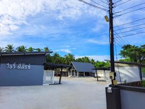 ไอวี่ ดีลักซ์ รีสอร์ท