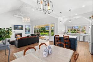 One Bedroom Cottage with Shared Pool