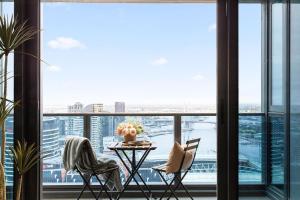 A Cozy 2BR Apt with Harbour Views FREE Parking