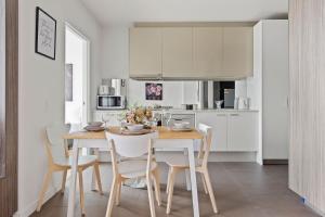 A Cozy 2BR Apt with Harbour Views FREE Parking