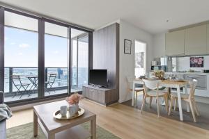 A Cozy 2BR Apt with Harbour Views FREE Parking