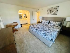 Cute 2 Bedroom 2 Bath 2 mile Strip5