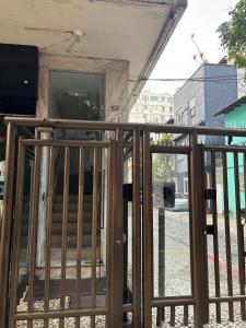 Apê com vista lateral mar a 400m da praia de Copacabana