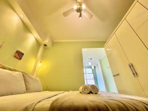 Apê com vista lateral mar a 400m da praia de Copacabana