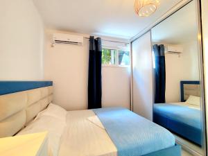 BLUE PERFEKT APARTMENT SARANDA only 30 m to beach