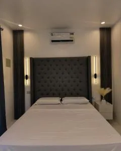 Tenemos Amigos Modern House - Maite