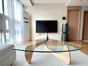 Elegant Stay in Seouls Vibrant Core!