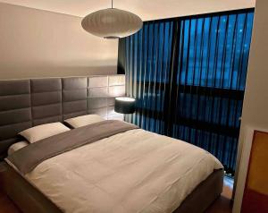 Elegant Stay in Seouls Vibrant Core!