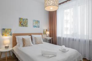 Luxury in Cozy Spacious Condo near Heart of Warsaw