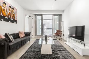 Sassy & Chic Apt on Melbournes Famous St Kilda Rd