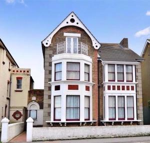 Spectacular sea view double, with exclusive bathroom & use of patio and bike store