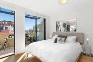 Sun-drenched Penthouse-style Studio with Lrg Terrace - Bondi