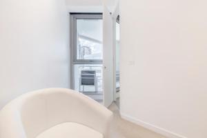 Sleek Apt Featuring Enchanting St Kilda Views