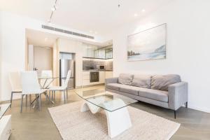 Sleek Apt Featuring Enchanting St Kilda Views