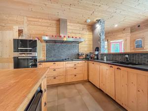 Chalets Maison Style Chalet 4 etoiles avec Jacuzzi- La Serenite de Sailhan : photos des chambres
