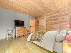 Chalets Maison Style Chalet 4 etoiles avec Jacuzzi- La Serenite de Sailhan : photos des chambres