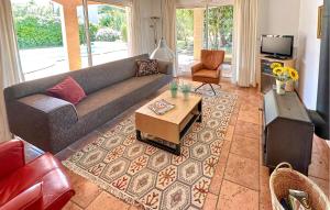 Maisons de vacances Stunning Home In Prades Sur Vernazobre : photos des chambres