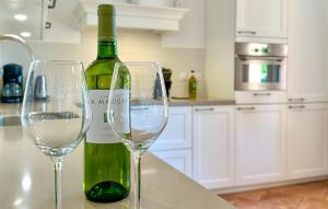 Maisons de vacances Stunning Home In Prades Sur Vernazobre : photos des chambres