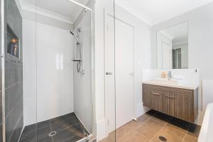 6Br near Schofield Rousehill Centre