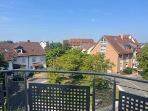 Kleines Dachzimmer mit Balkon