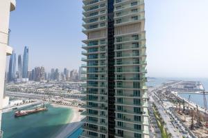 Beachfront Holiday 1BR Sea Marina Views