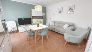 Comillas - Urbanización Lagos Azules - Netflix, Prime, Wifi & Free Indoor Parking