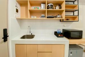 Simple and Cozy Stay Studio Tokyo Riverside PIK 2 Apartment By Travelio