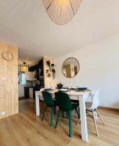 Maisons de vacances Pinede, plage et billard : photos des chambres