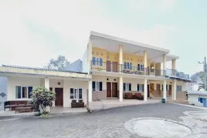 Villa Bukit Bunga Syariah RedPartner Pacet - Jatijejer