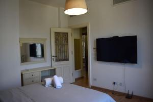 The White Pent !